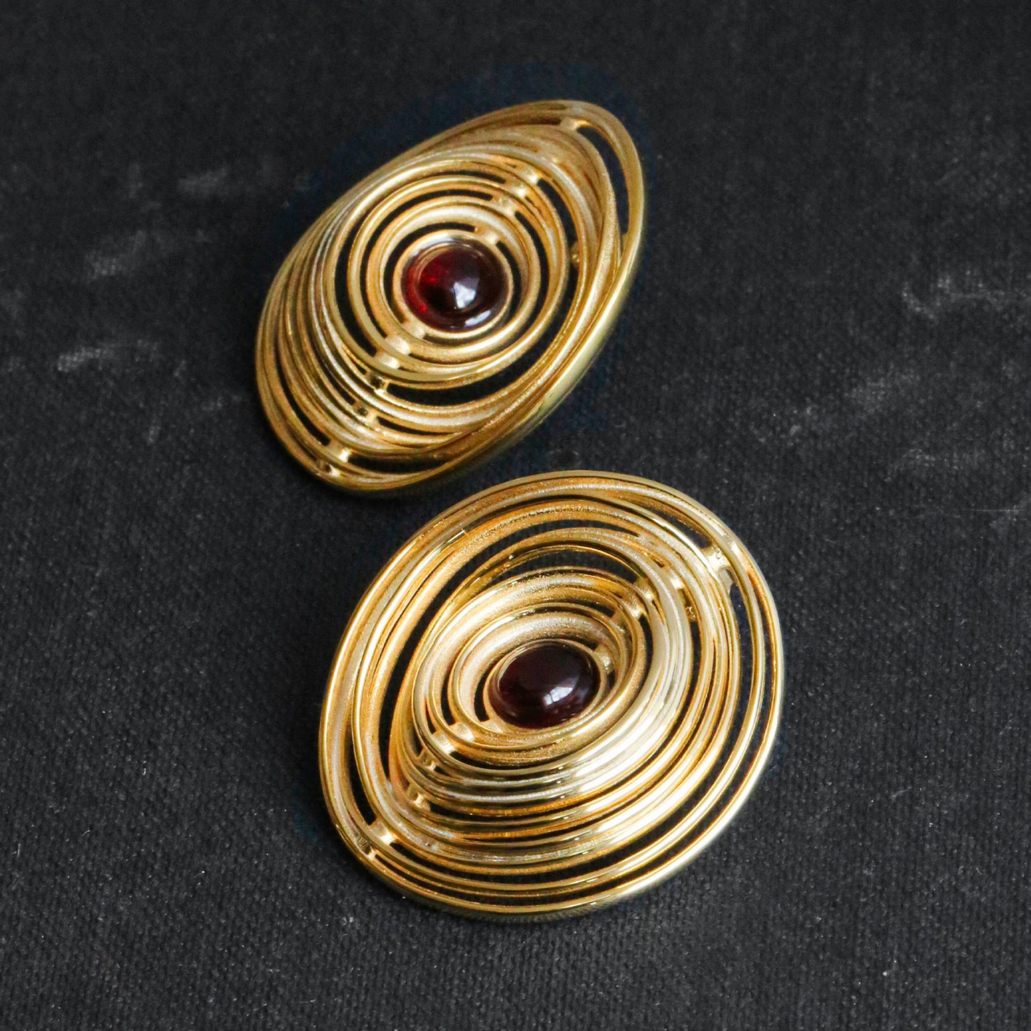 ''Gravitas'' Earring: The story of a star