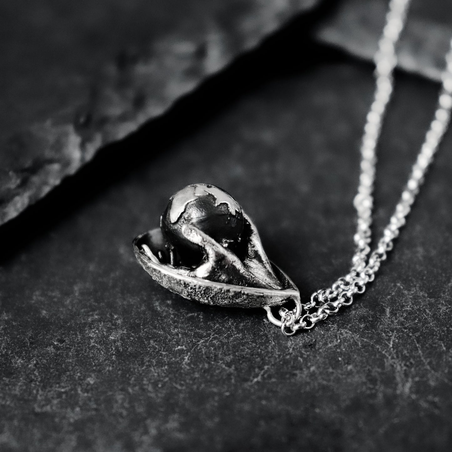 Avucumda Dünya Kolye