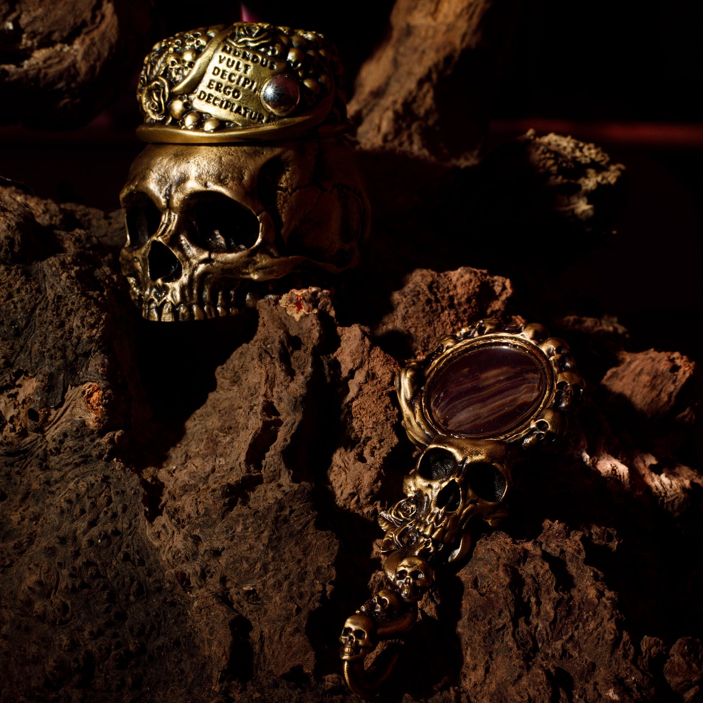 ''Vanitas'' mürekkep şişesi