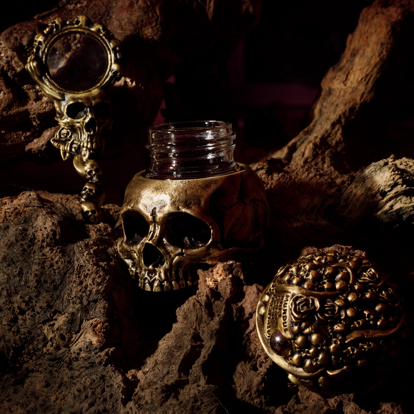 ''Vanitas'' mürekkep şişesi