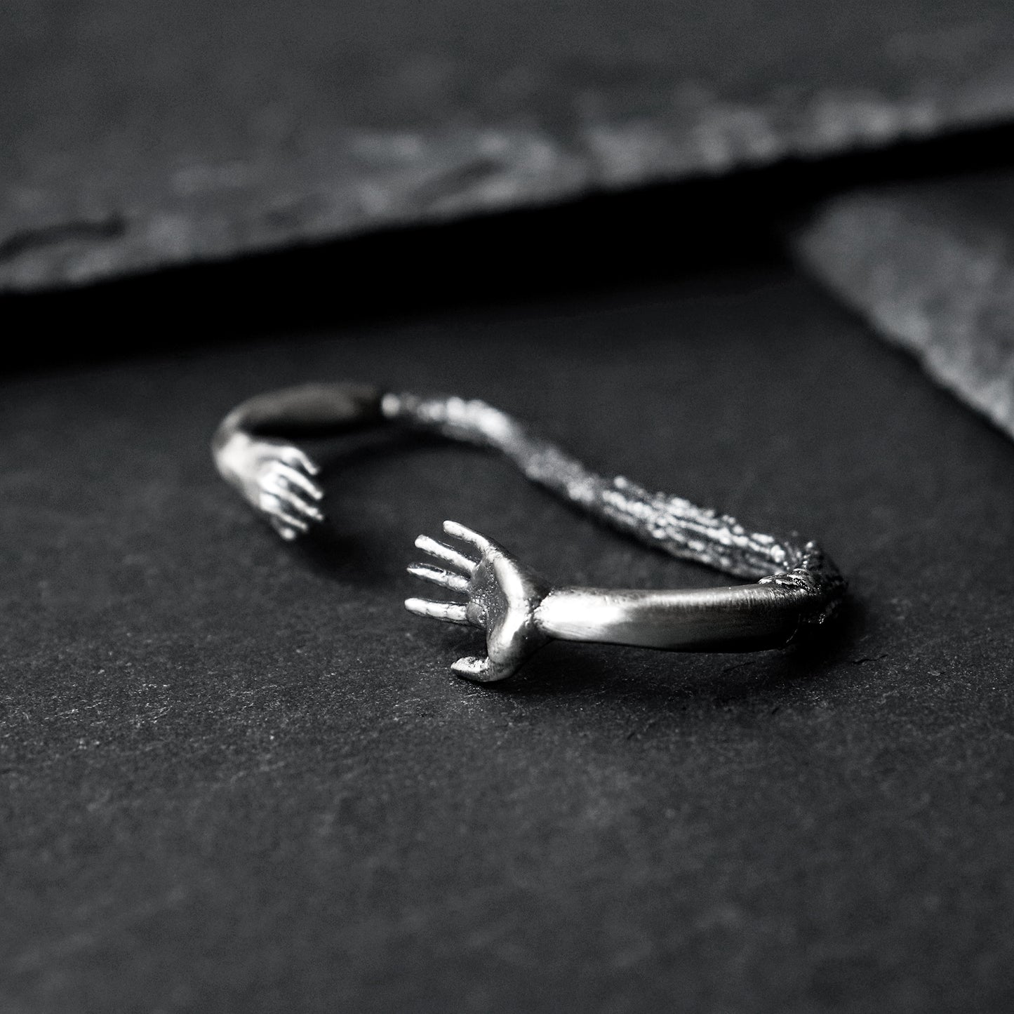 Reaching Hands Double Finger Ring