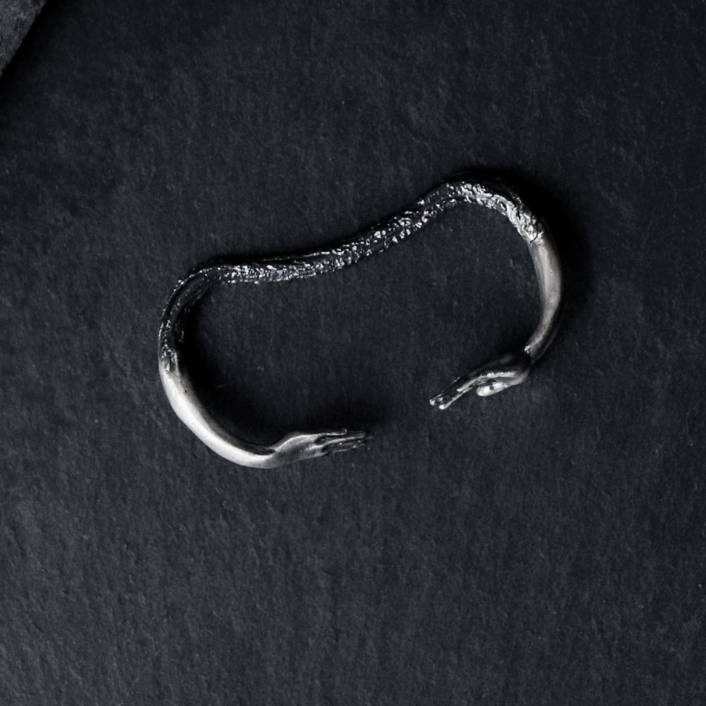 Reaching Hands Double Finger Ring