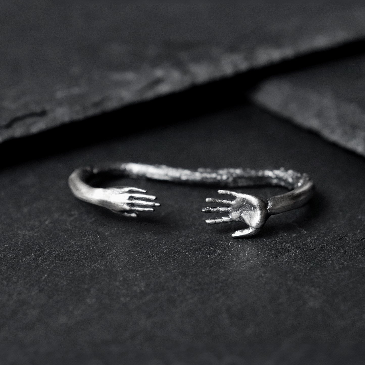 Reaching Hands Double Finger Ring