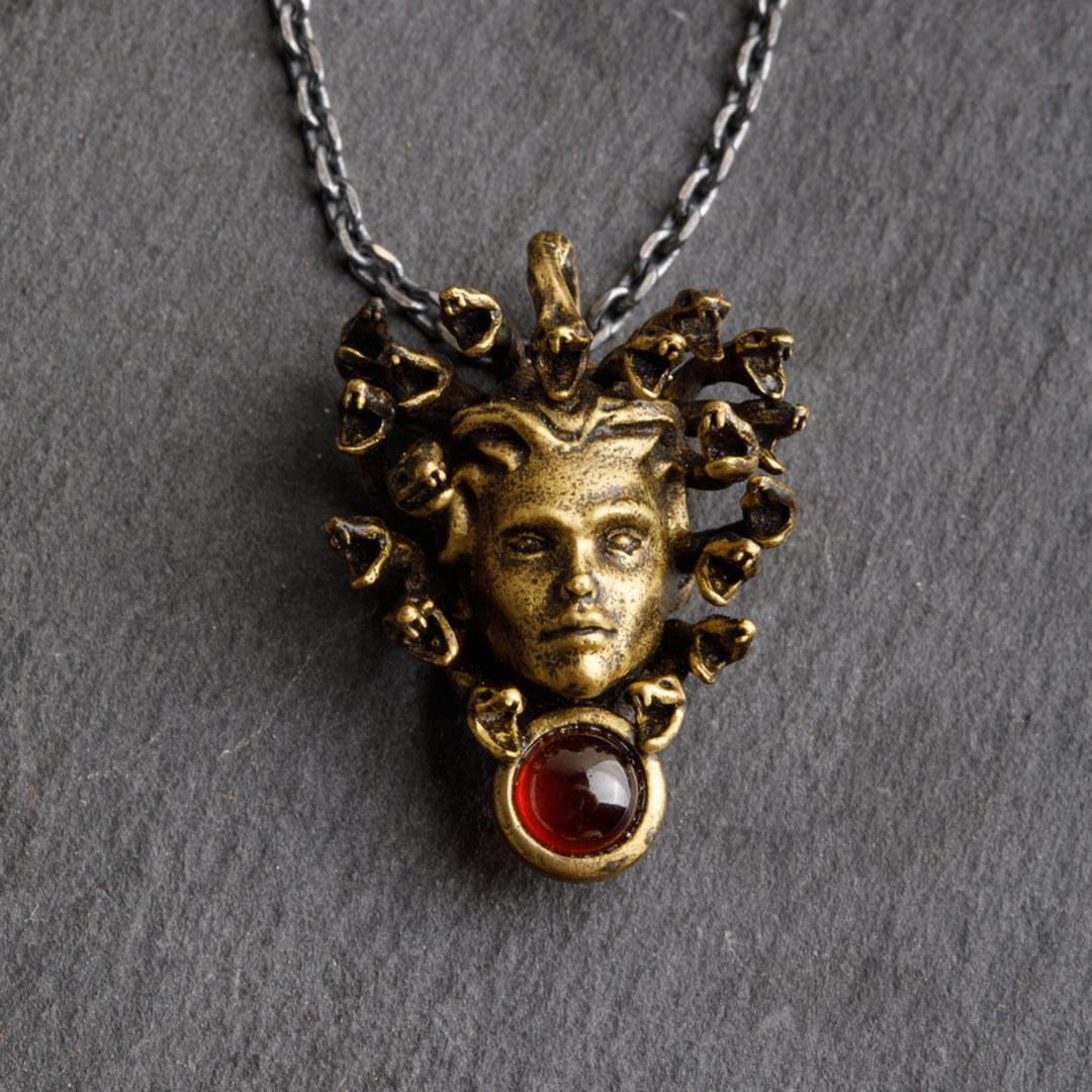 Medusa Retro Kolye