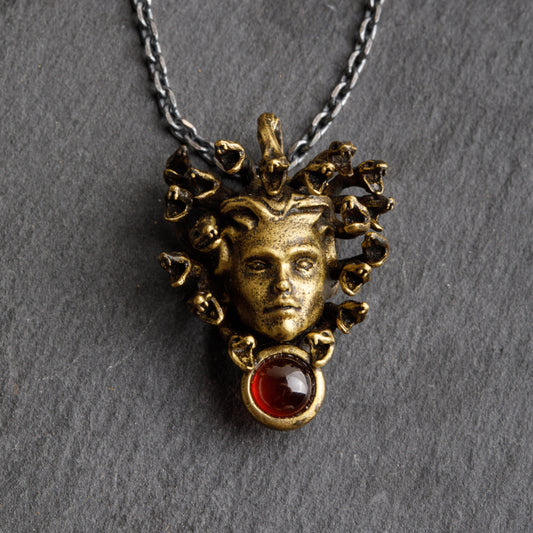 Medusa Retro Kolye