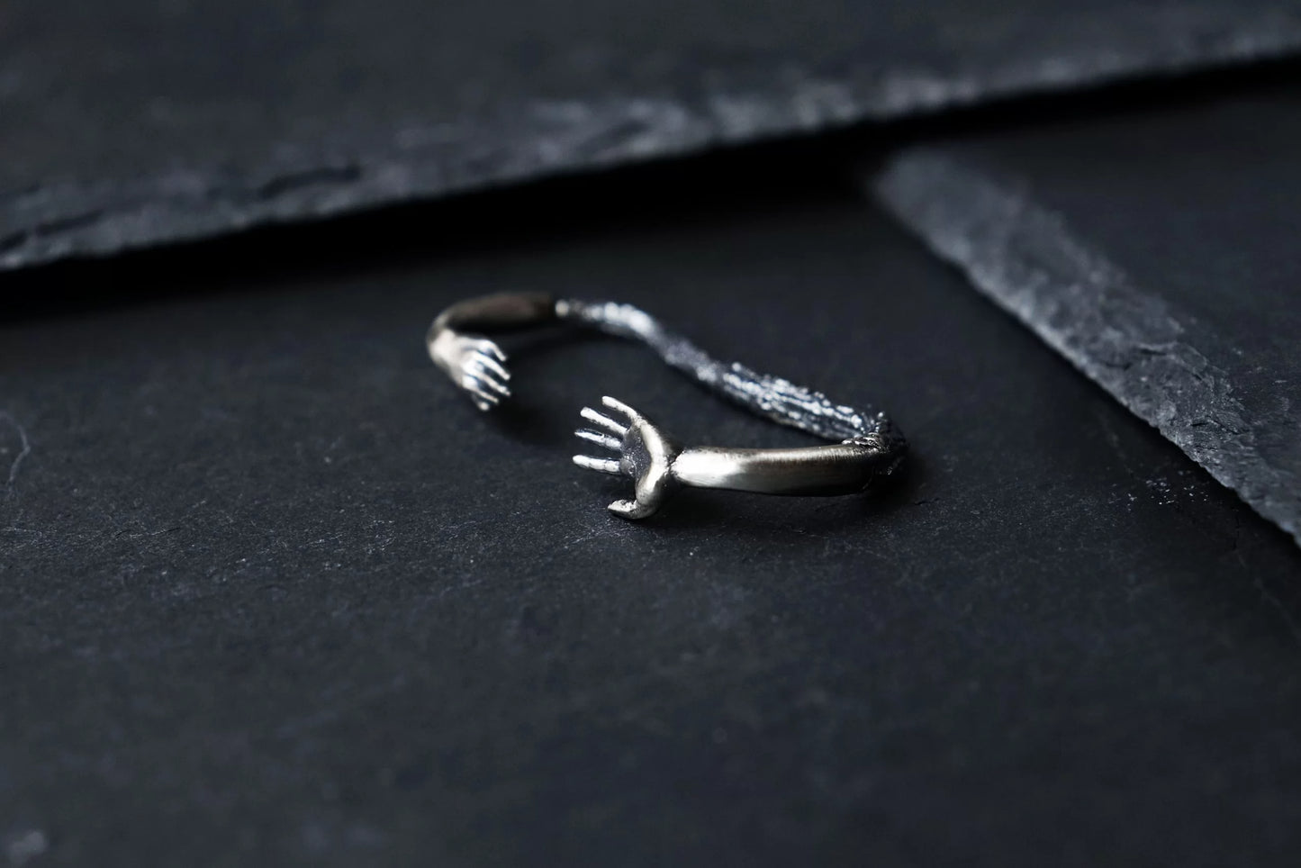 Reaching Hands Double Finger Ring