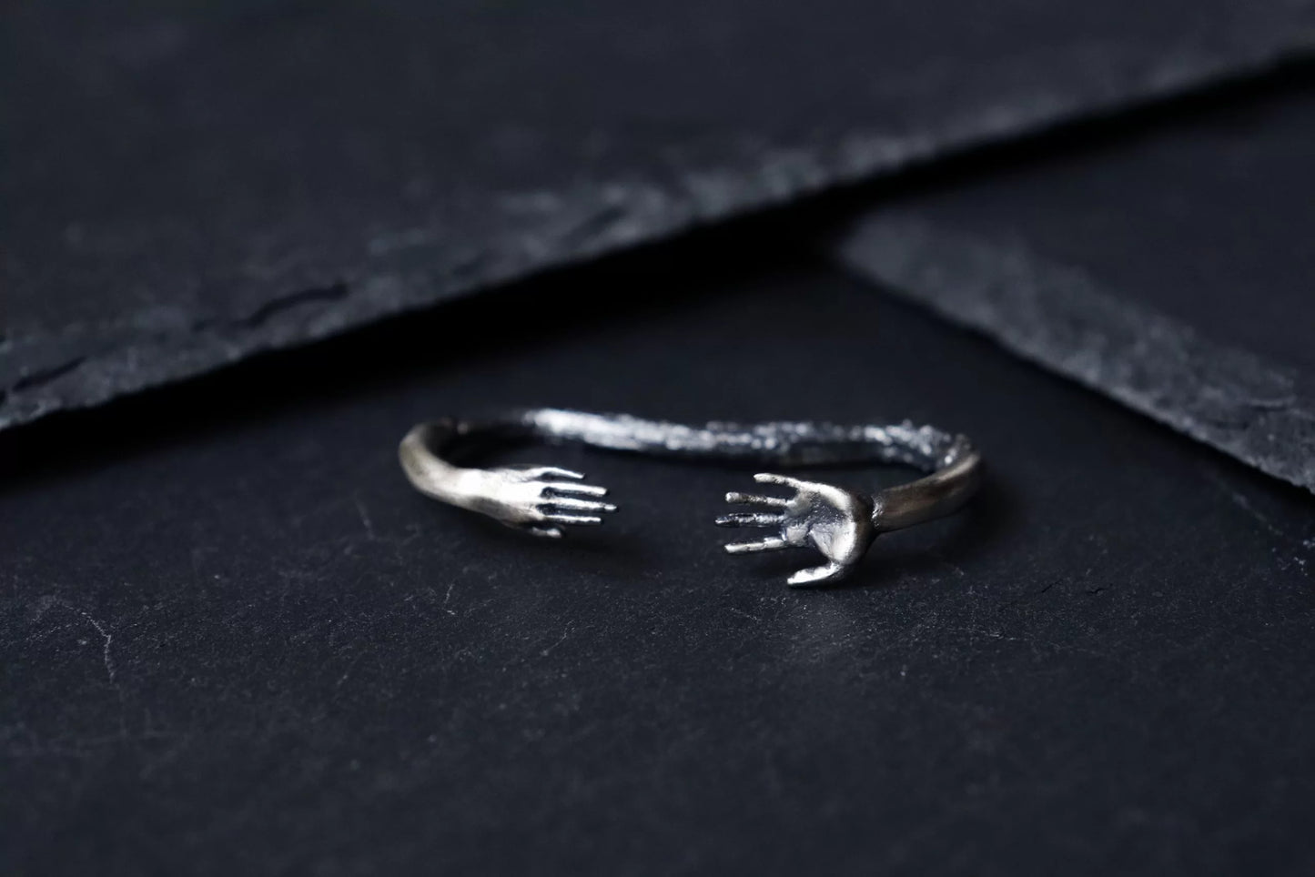 Reaching Hands Double Finger Ring